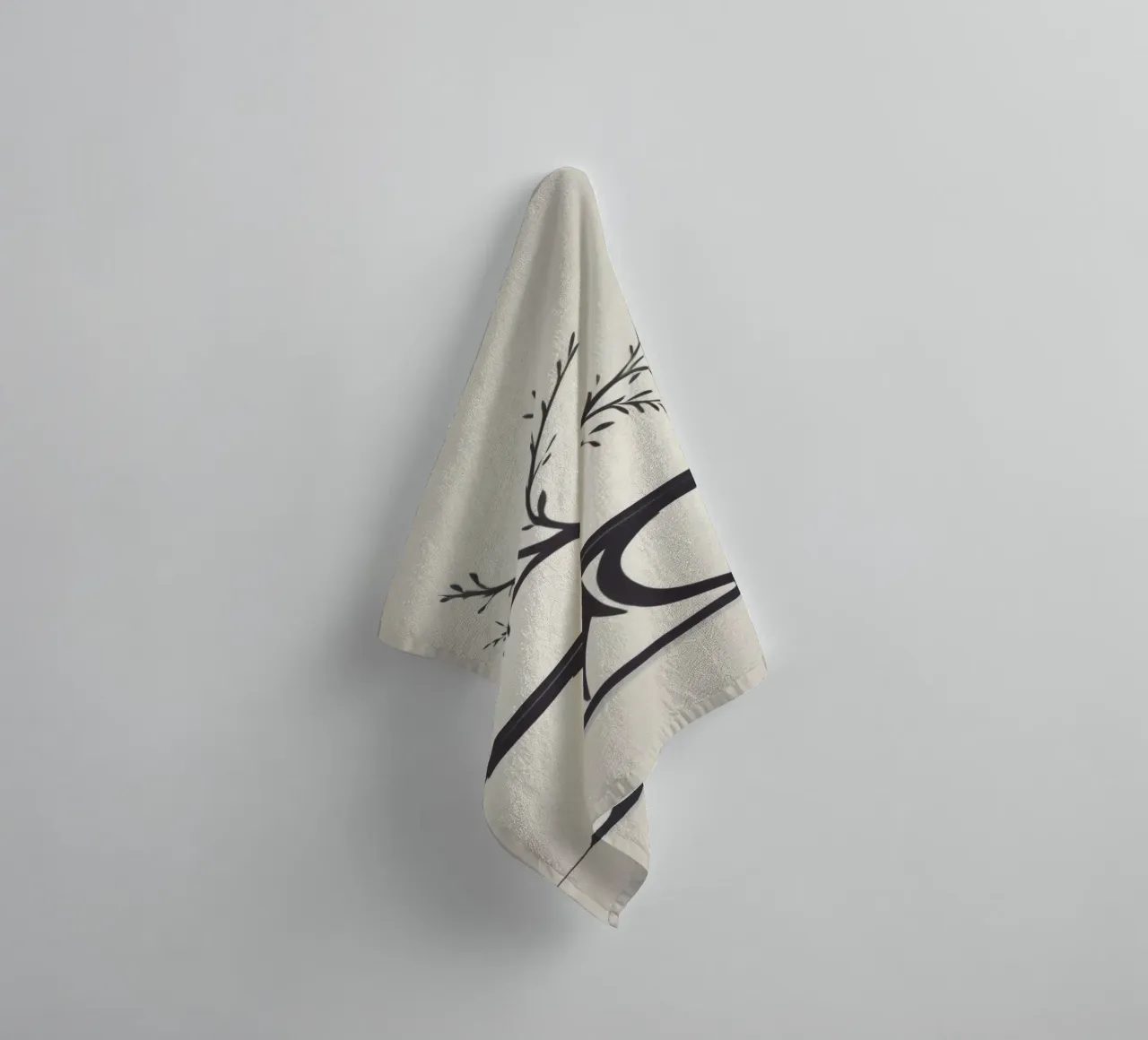 Arbre élégant avec des branches et des feuilles serviette de bain de DesignDoodle