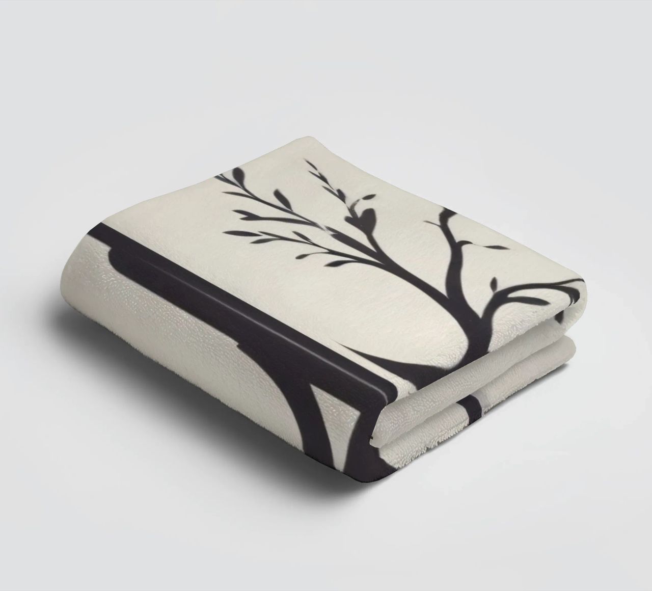 Elegantes Baumdesign mit Ästen und Blättern Handtuch von DesignDoodle