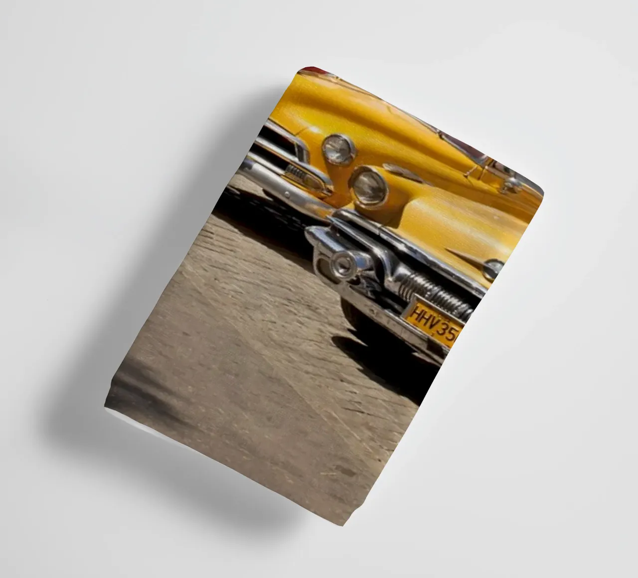 Oldtimer in Havanna towel by Reisefotografie - Bilder aus aller Welt