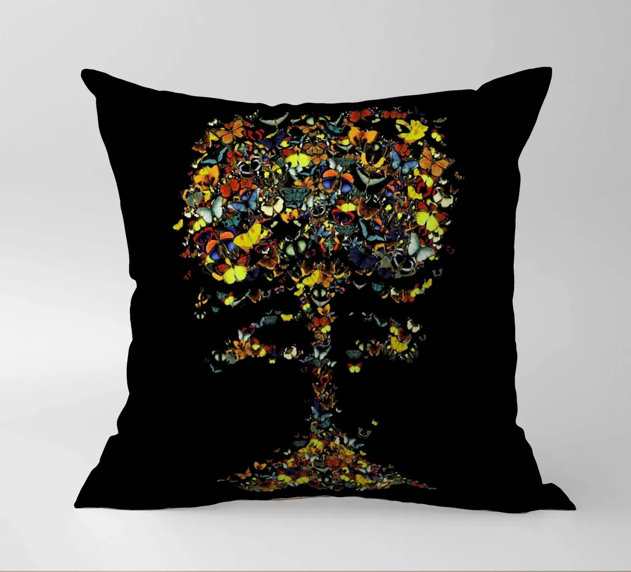 Atomic Butterfly cuscino da Tobe Fonseca
