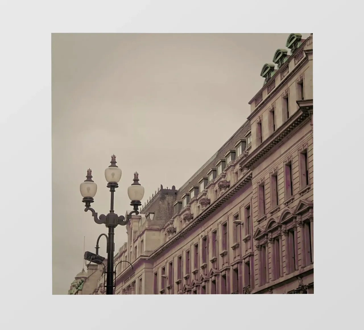 Regent St Square pellicola backlit da Keri Bevan