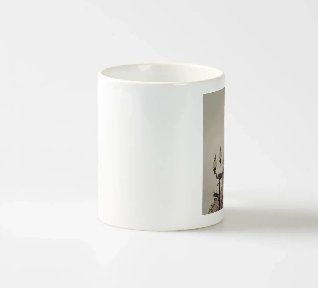 Regent St Square tazza in ceramica da Keri Bevan