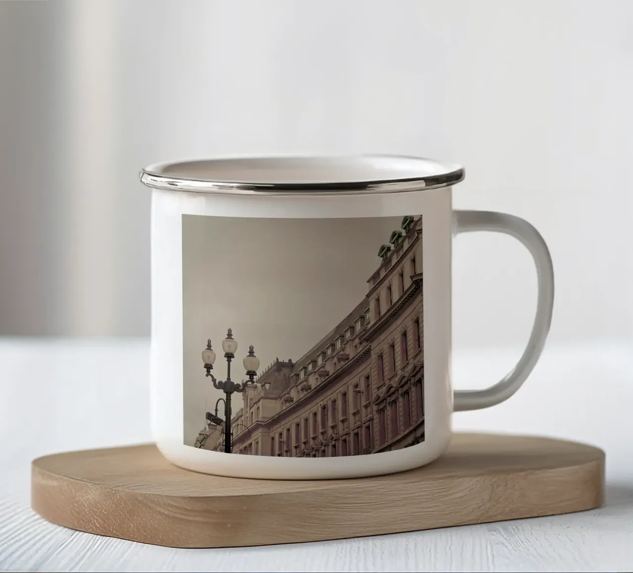 Regent St Square Emaille Tasse von Keri Bevan
