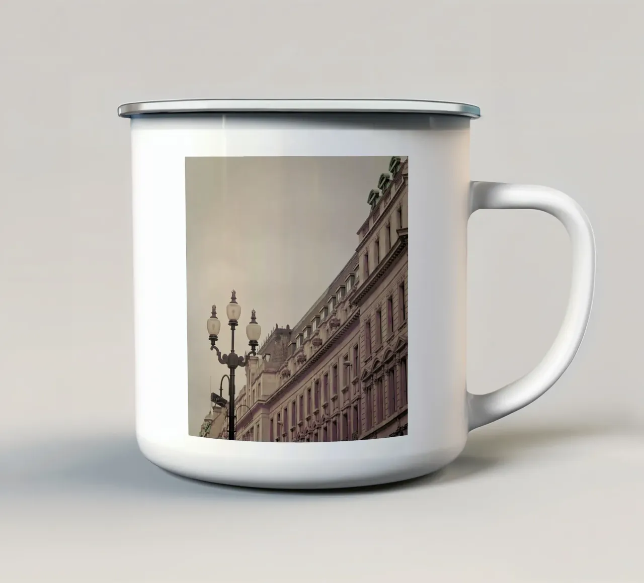 Regent St Square Emaille Tasse von Keri Bevan