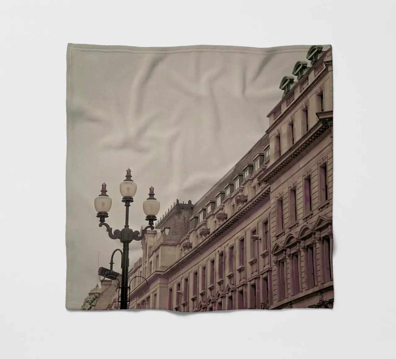 Regent St Square coperta in pile da Keri Bevan