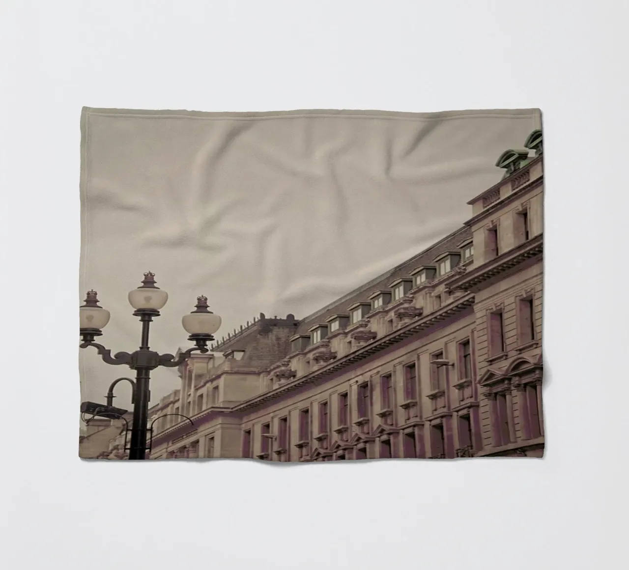 Regent St Square coperta in pile da Keri Bevan