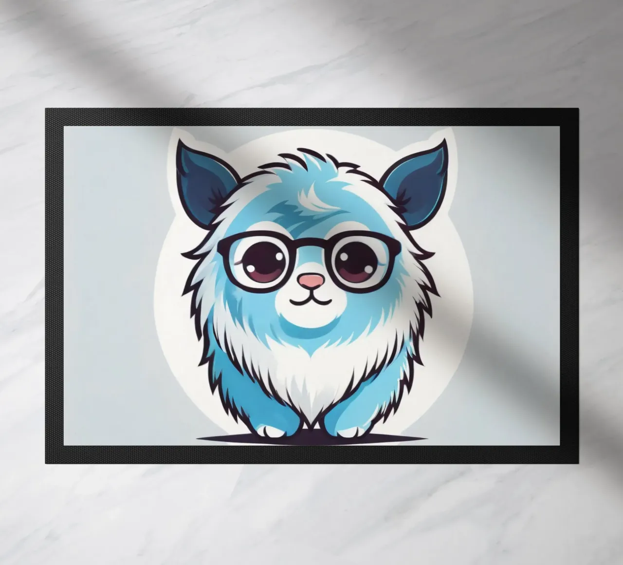 Simpática criatura peluda azul con gafas en un divertido gráfico felpudo de DesignDoodle