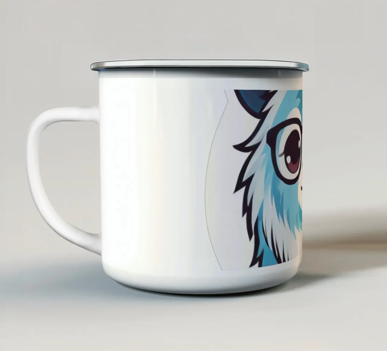Simpatica creatura pelosa blu con occhiali in una grafica giocosa tazza in smalto da DesignDoodle