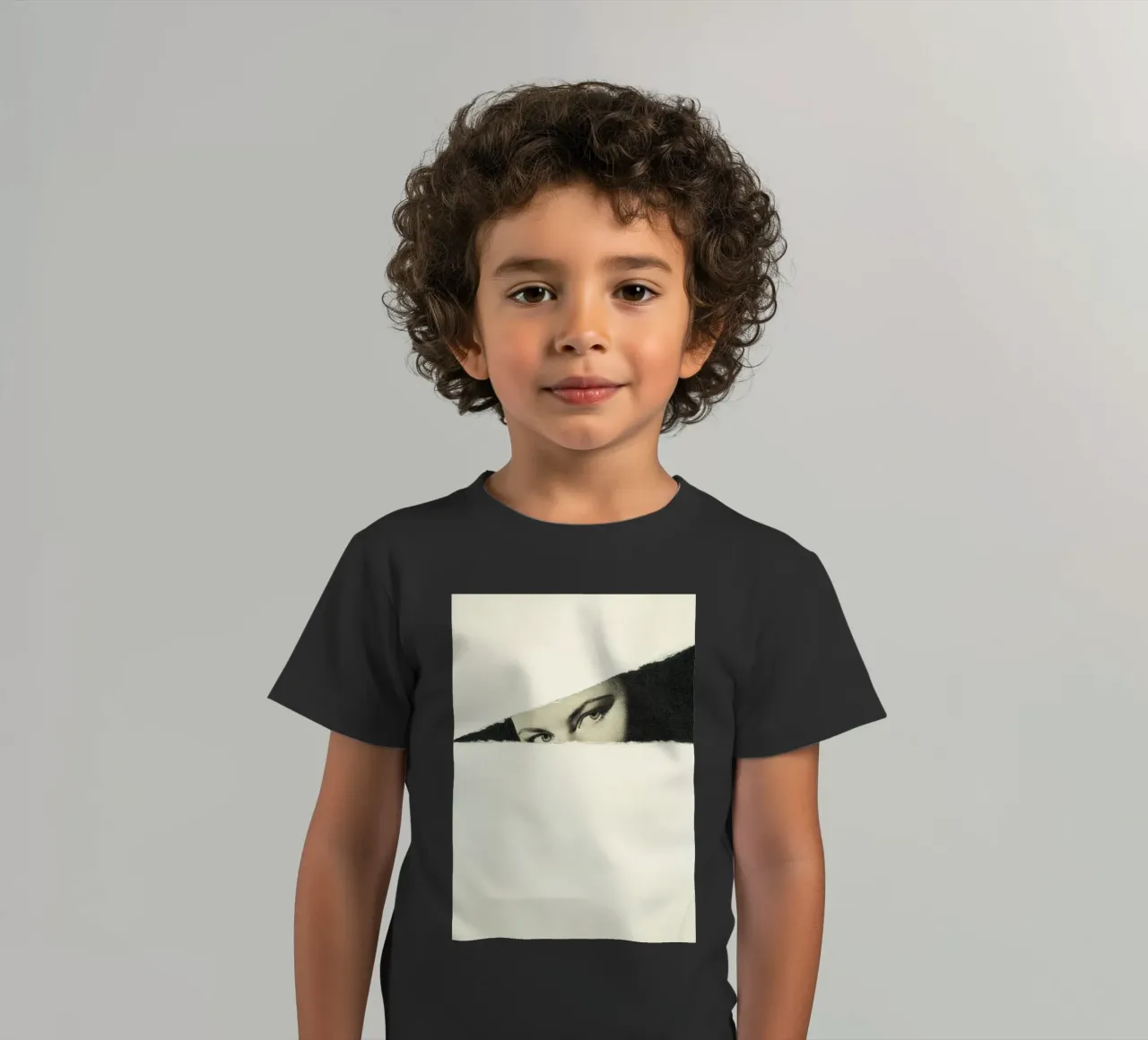 Hideaway kinder t-shirt van Cassia Beck Collage