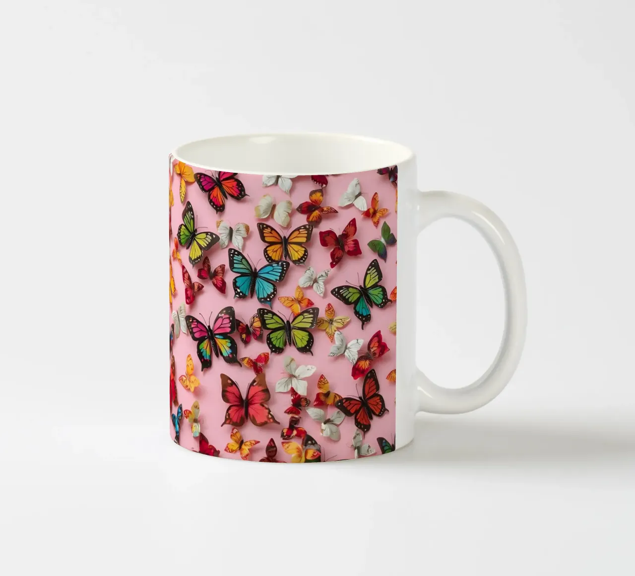 sfondo rosa con bellissime farfalle tazza in ceramica da DesignDoodle