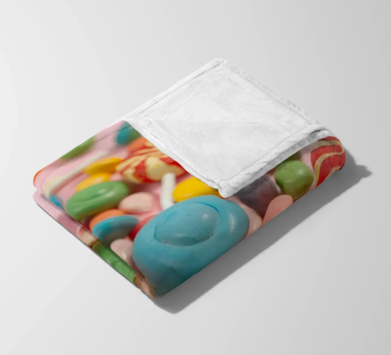 Assortimento di caramelle colorate sparse coperta in pile da DesignDoodle