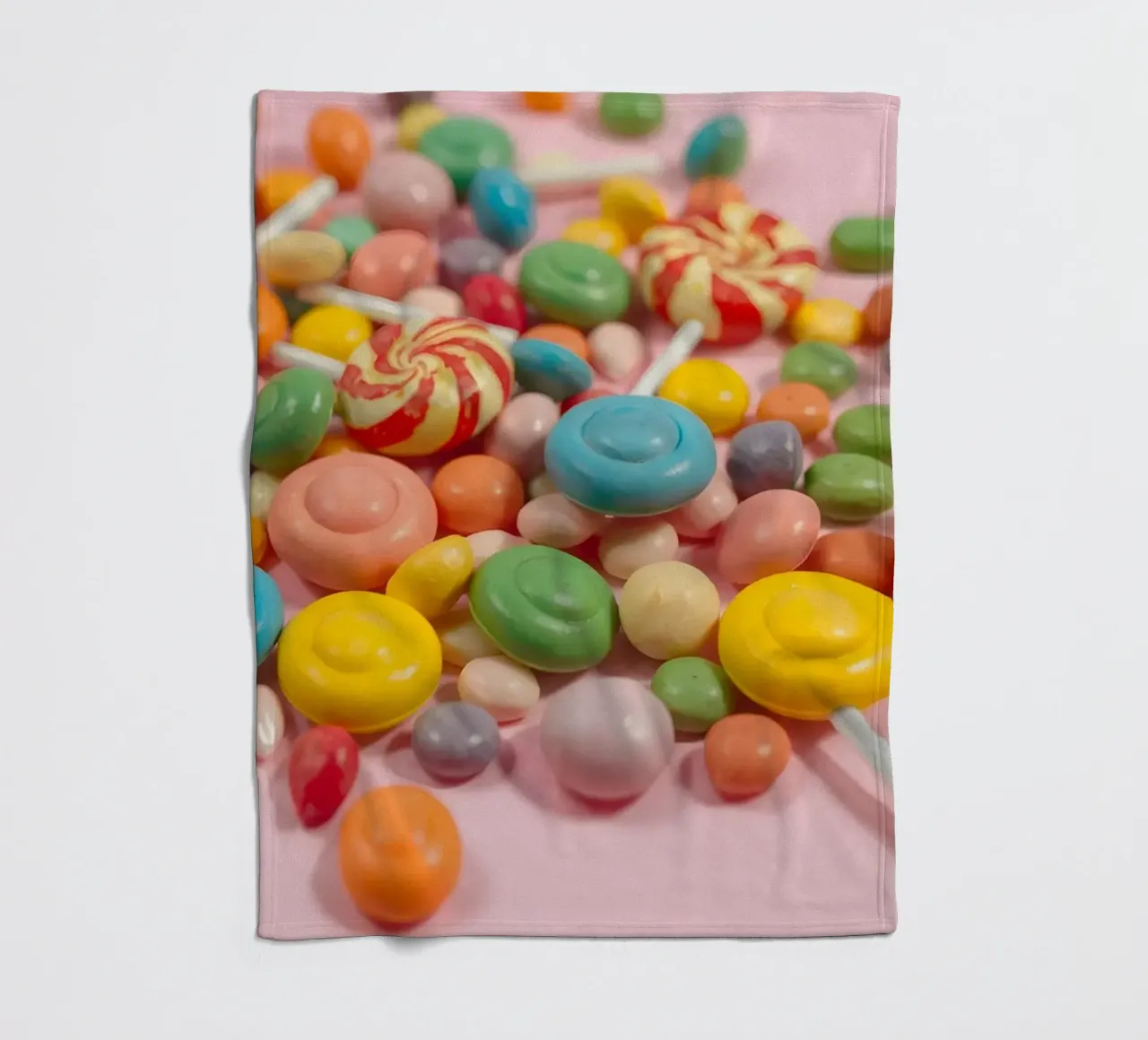 Assortimento di caramelle colorate sparse coperta in pile da DesignDoodle