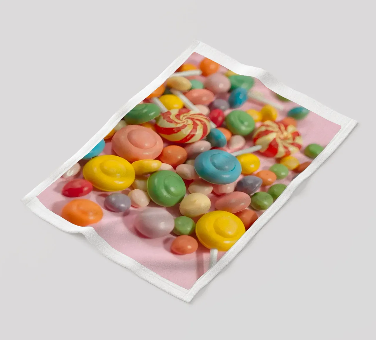 Assortimento di caramelle colorate sparse coperta in pile da DesignDoodle