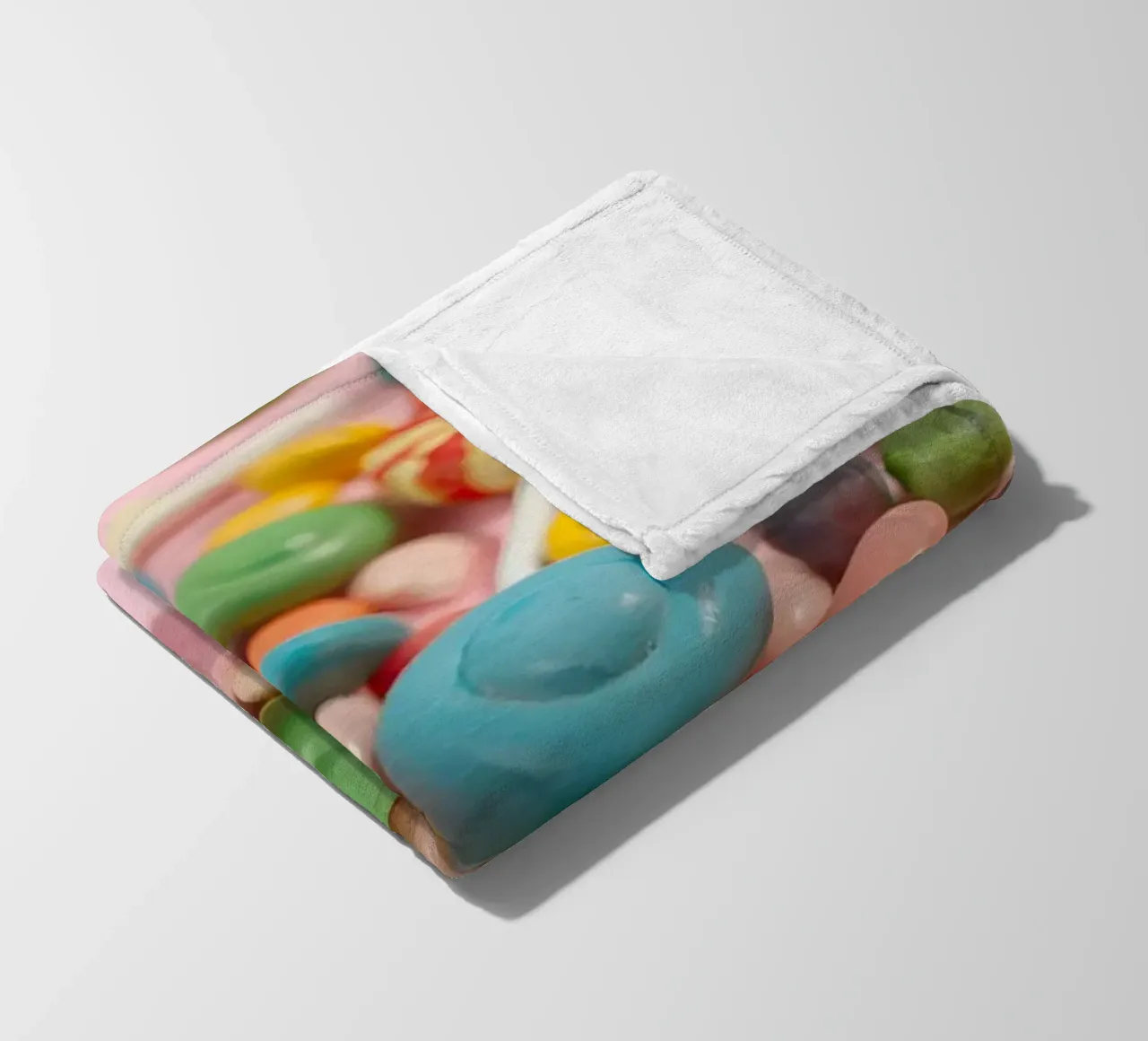 Assortimento di caramelle colorate sparse coperta in pile da DesignDoodle