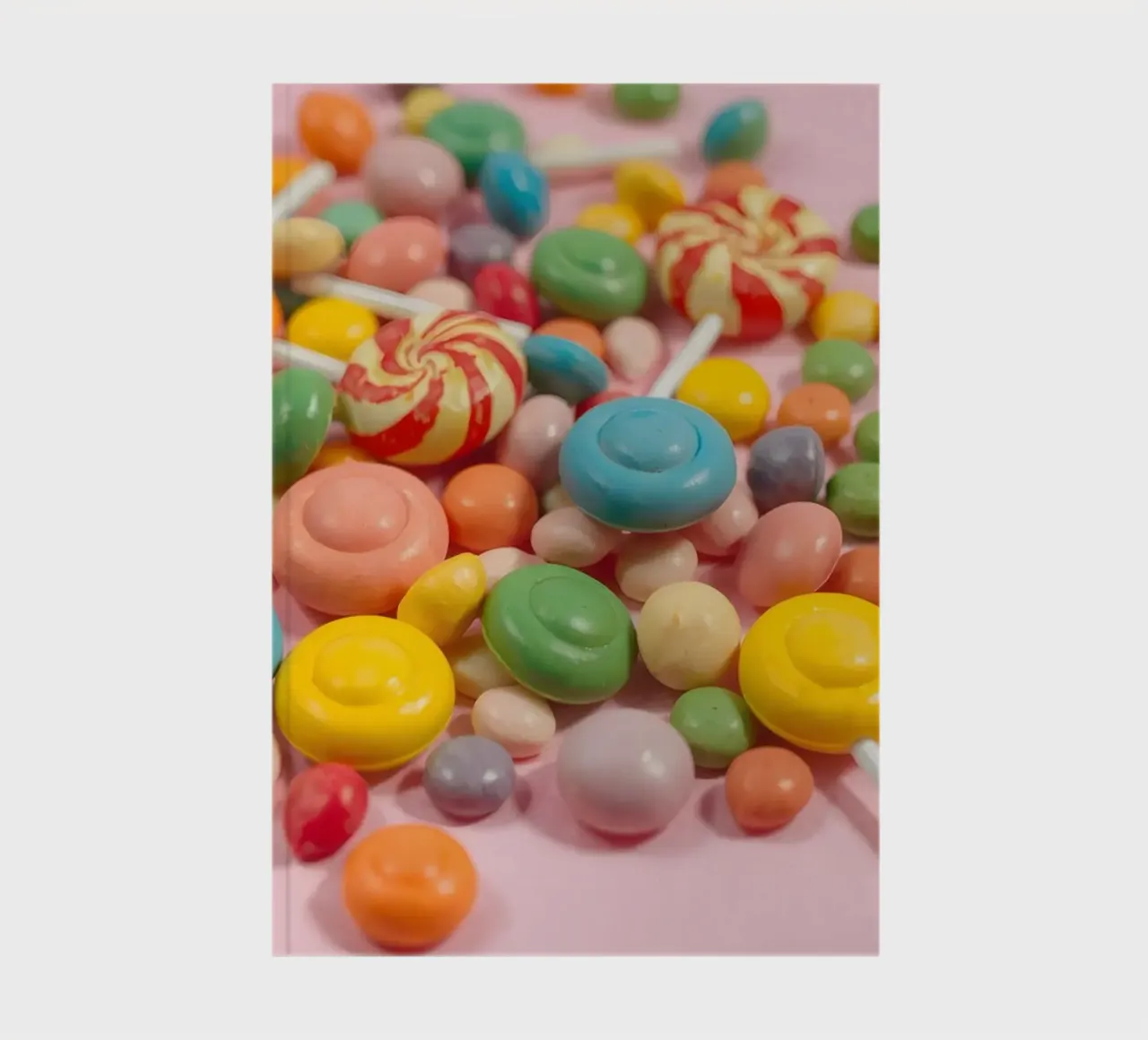 Assortimento di caramelle colorate sparse diario da DesignDoodle