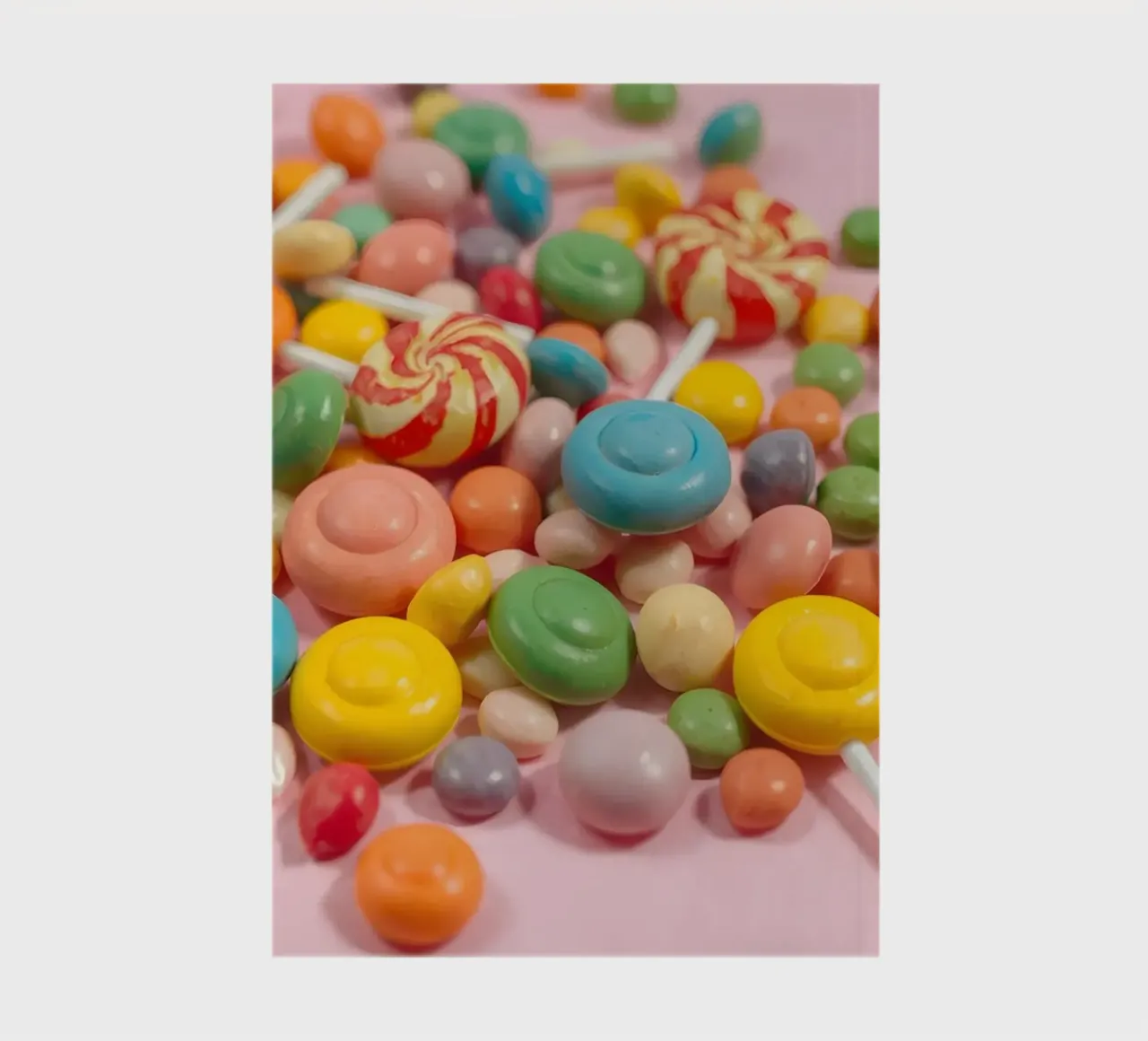 Assortimento di caramelle colorate sparse diario da DesignDoodle