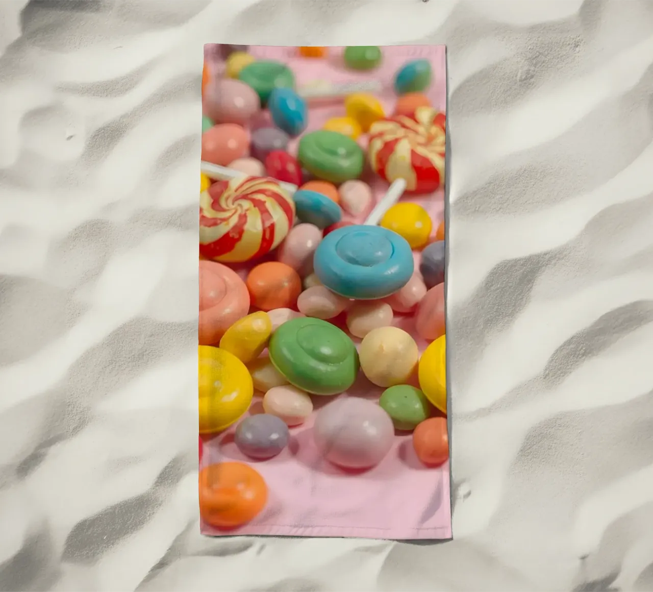 Assortimento di caramelle colorate sparse telo mare da DesignDoodle
