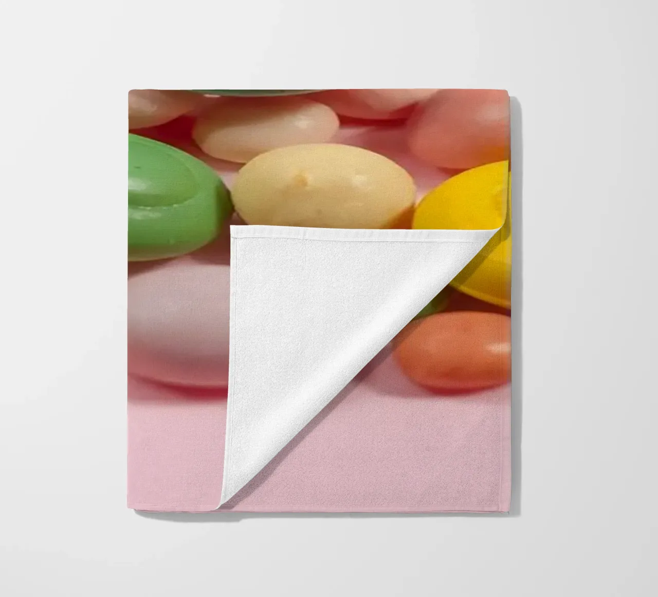 Assortimento di caramelle colorate sparse telo mare da DesignDoodle