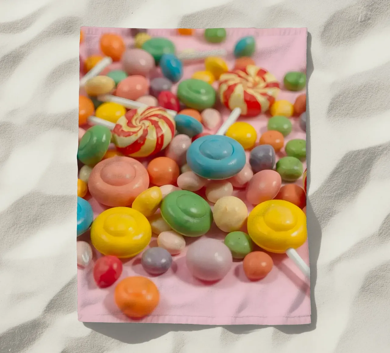 Assortimento di caramelle colorate sparse telo mare da DesignDoodle