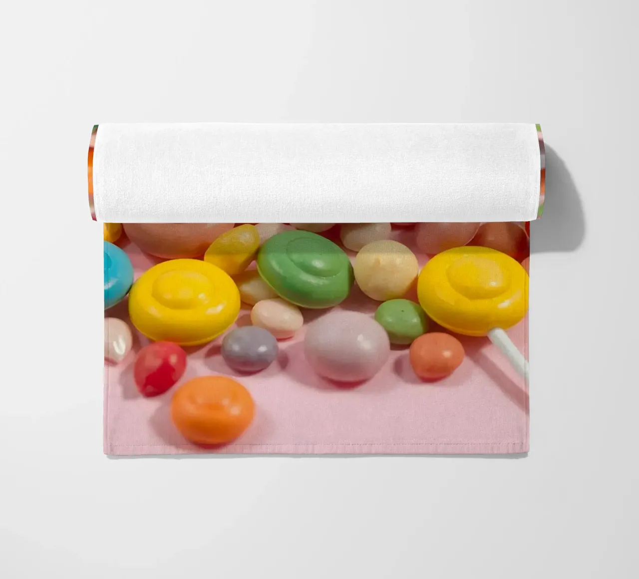 Assortimento di caramelle colorate sparse telo mare da DesignDoodle