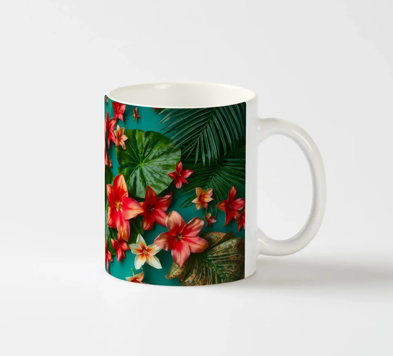 fiori tropicali e foglie verdi tazza in ceramica da DesignDoodle
