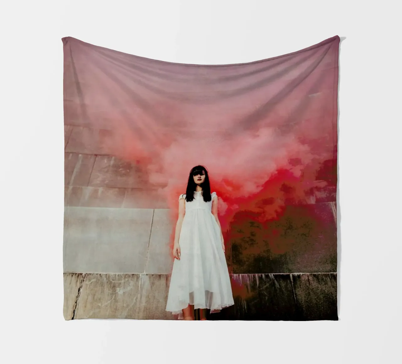 Red Smoke coperta in pile da Jovana Rikalo