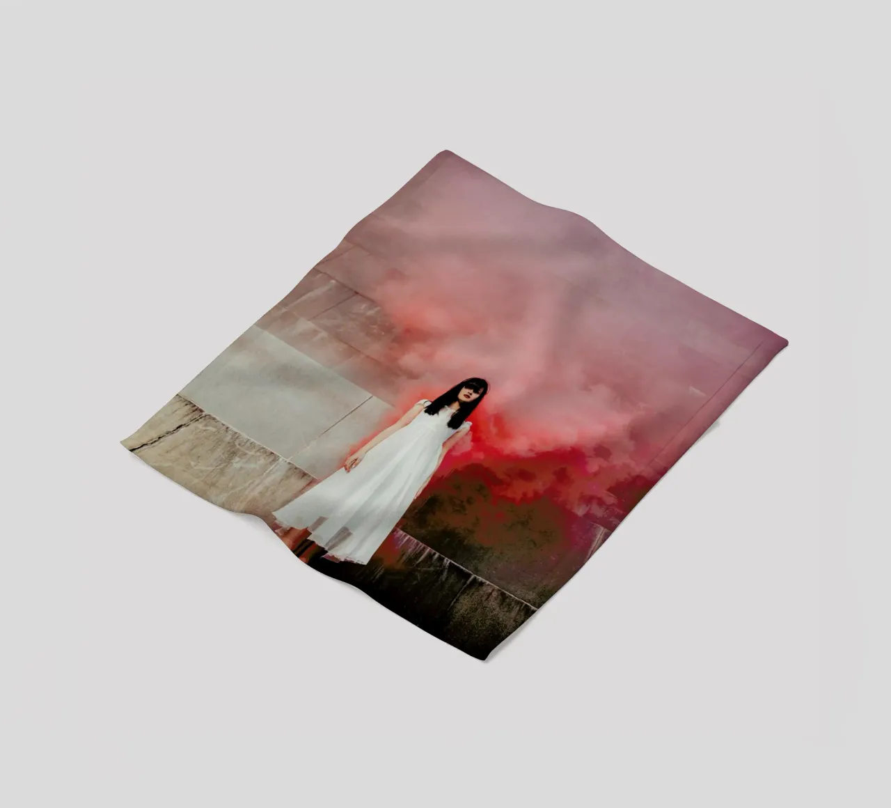Red Smoke coperta in pile da Jovana Rikalo