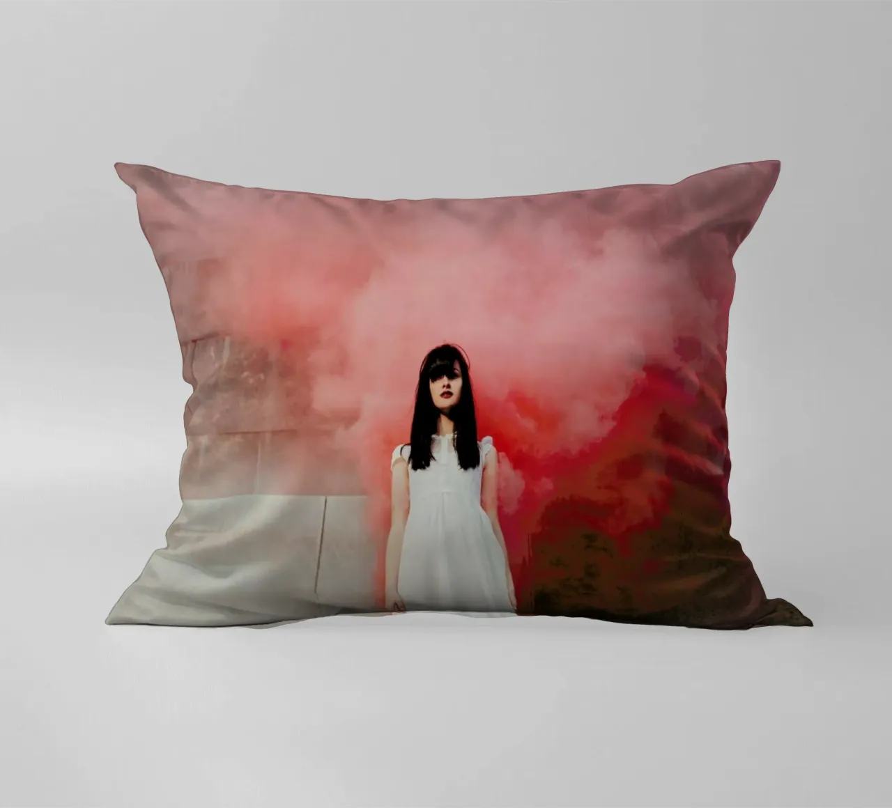 Red Smoke cuscino da Jovana Rikalo