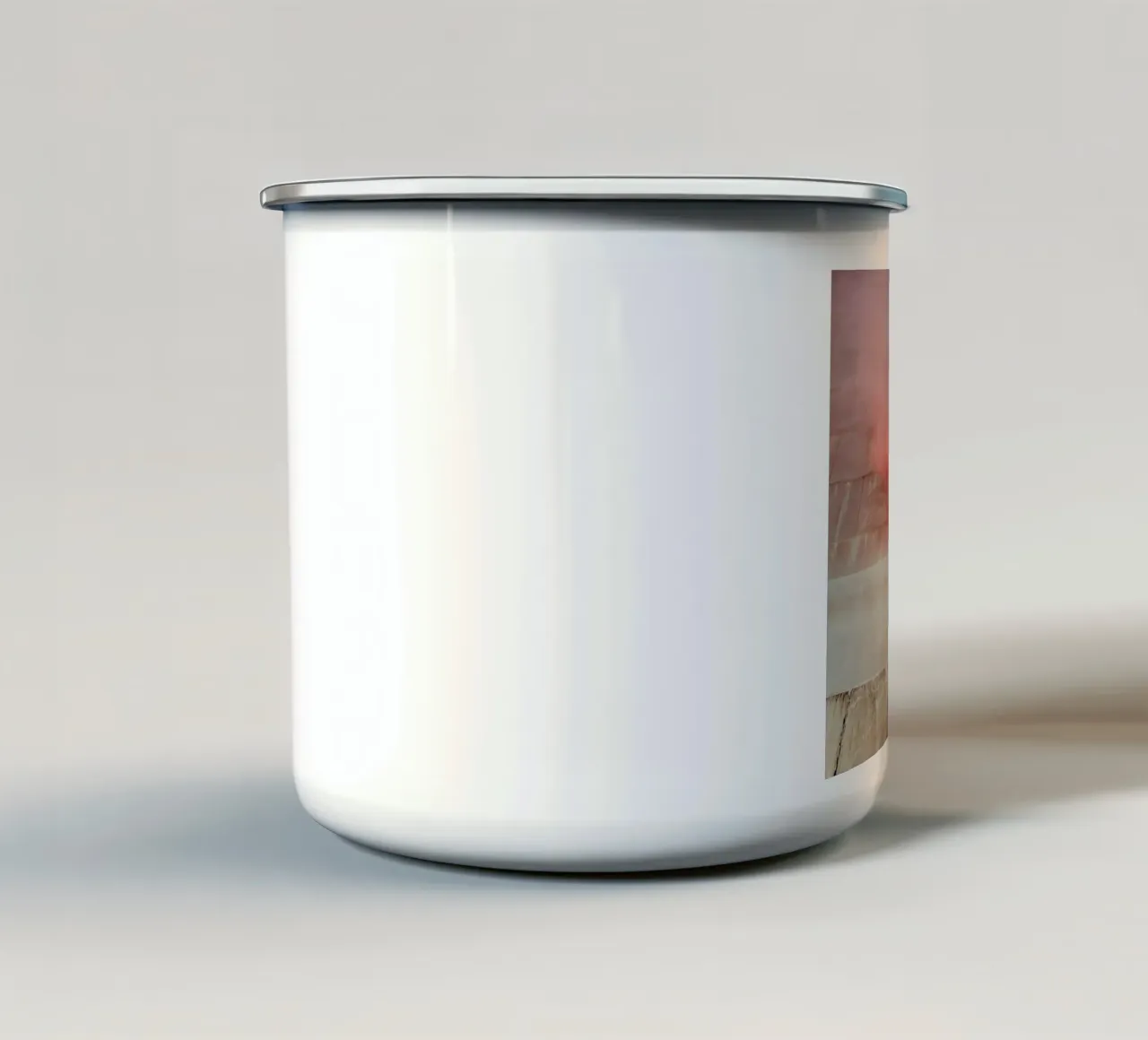 Red Smoke tazza in smalto da Jovana Rikalo