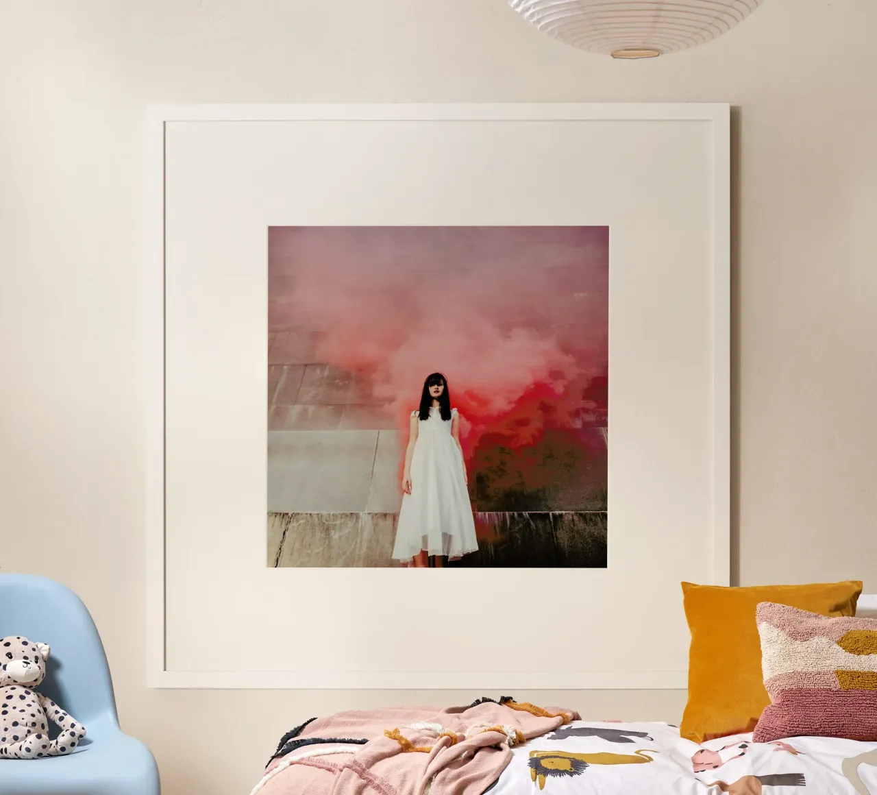 Red Smoke poster con telaio in plastica da Jovana Rikalo