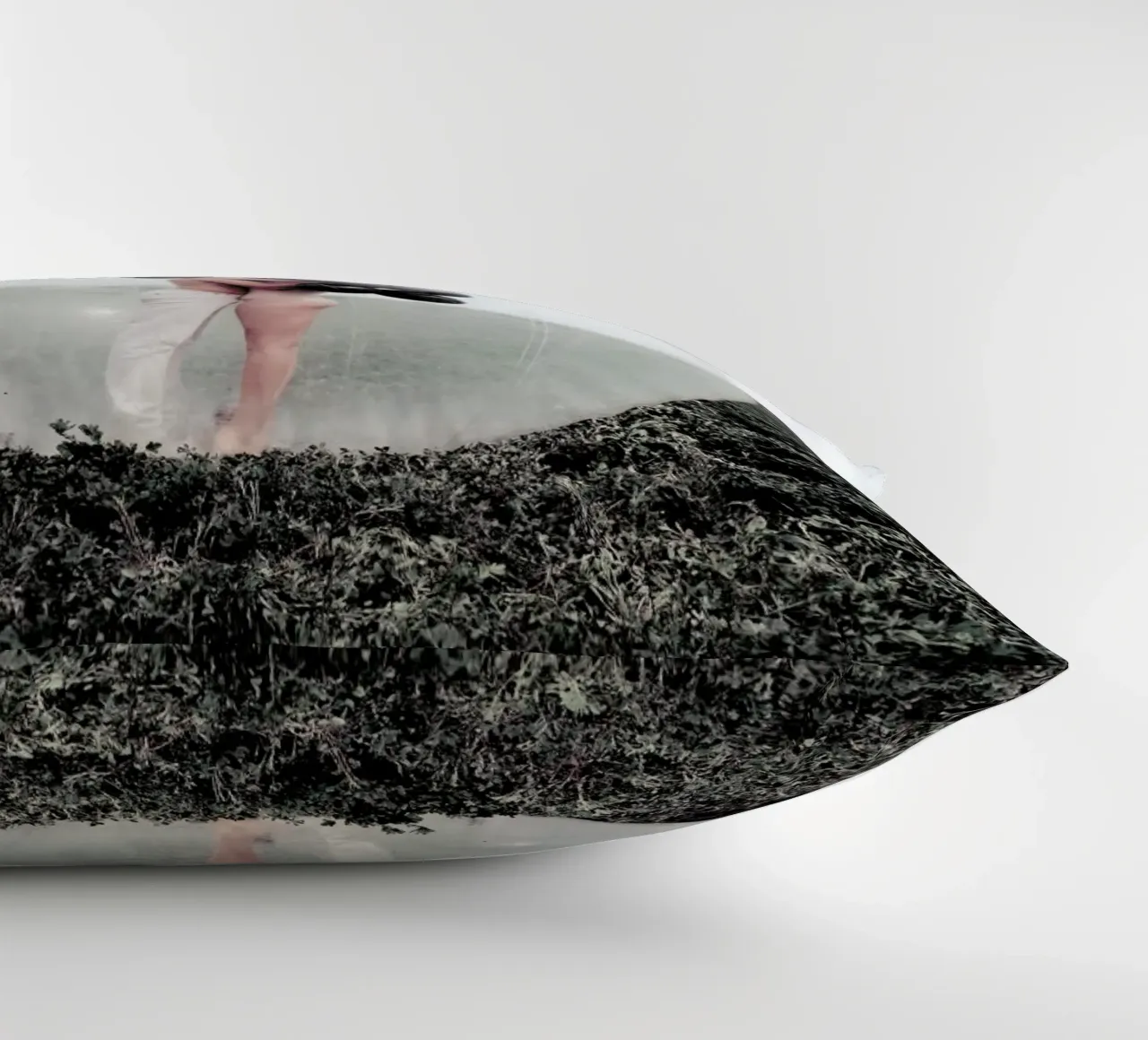 So Close But Yet So Far cuscino da Jovana Rikalo