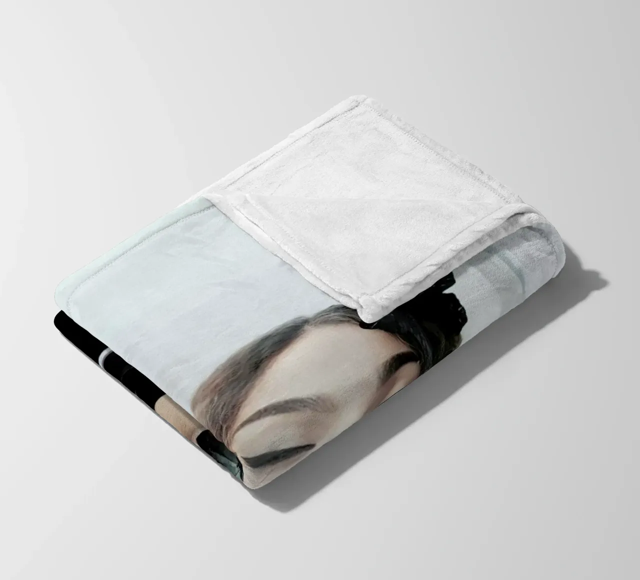 Life In A Box coperta in pile da Jovana Rikalo