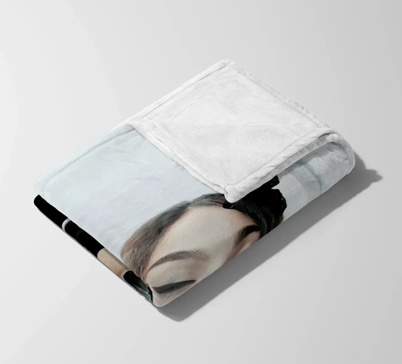 Life In A Box coperta in pile da Jovana Rikalo