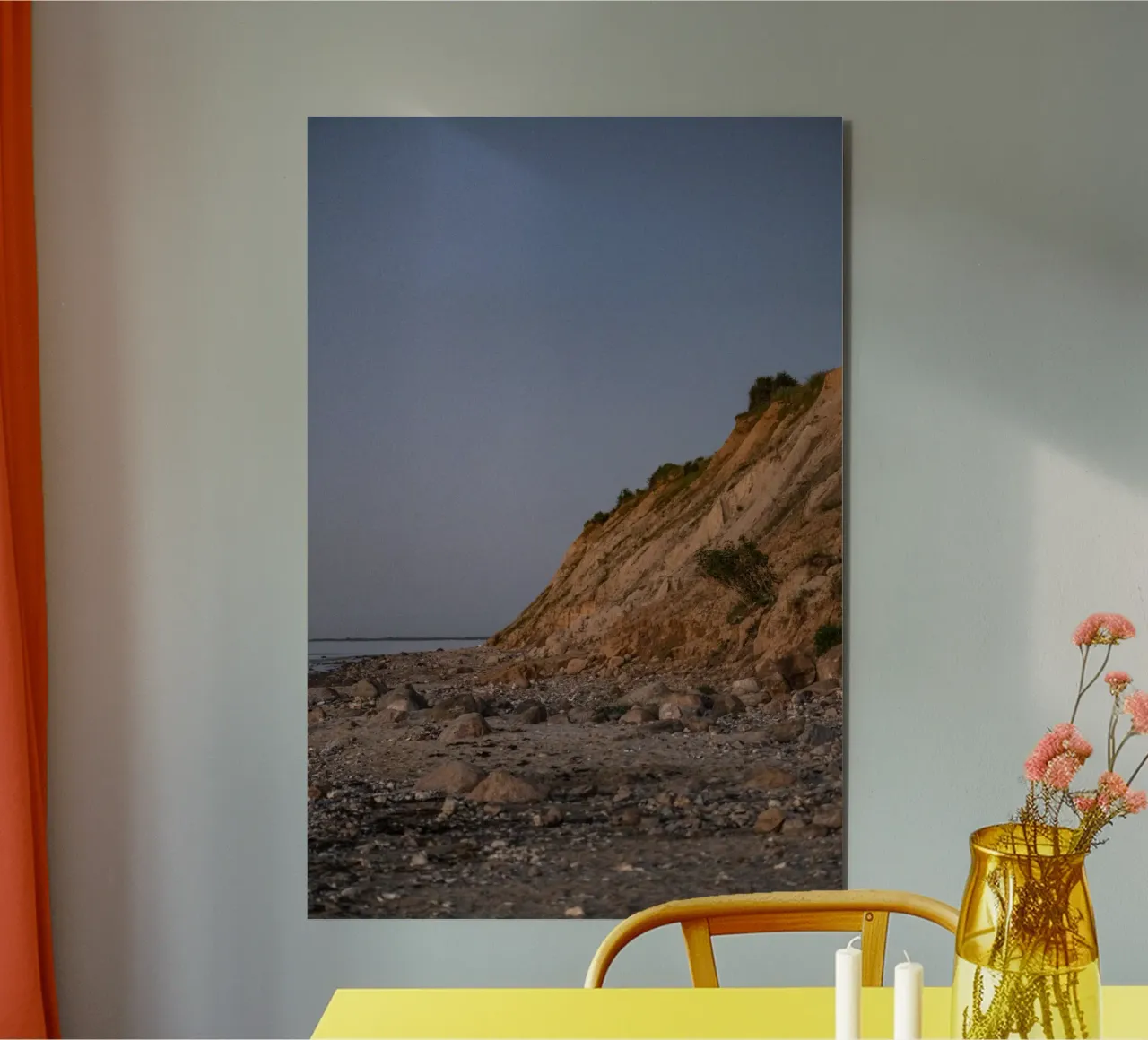 Felsen am Strand in der Dämmerung alluminio dibond da Stina Freytag
