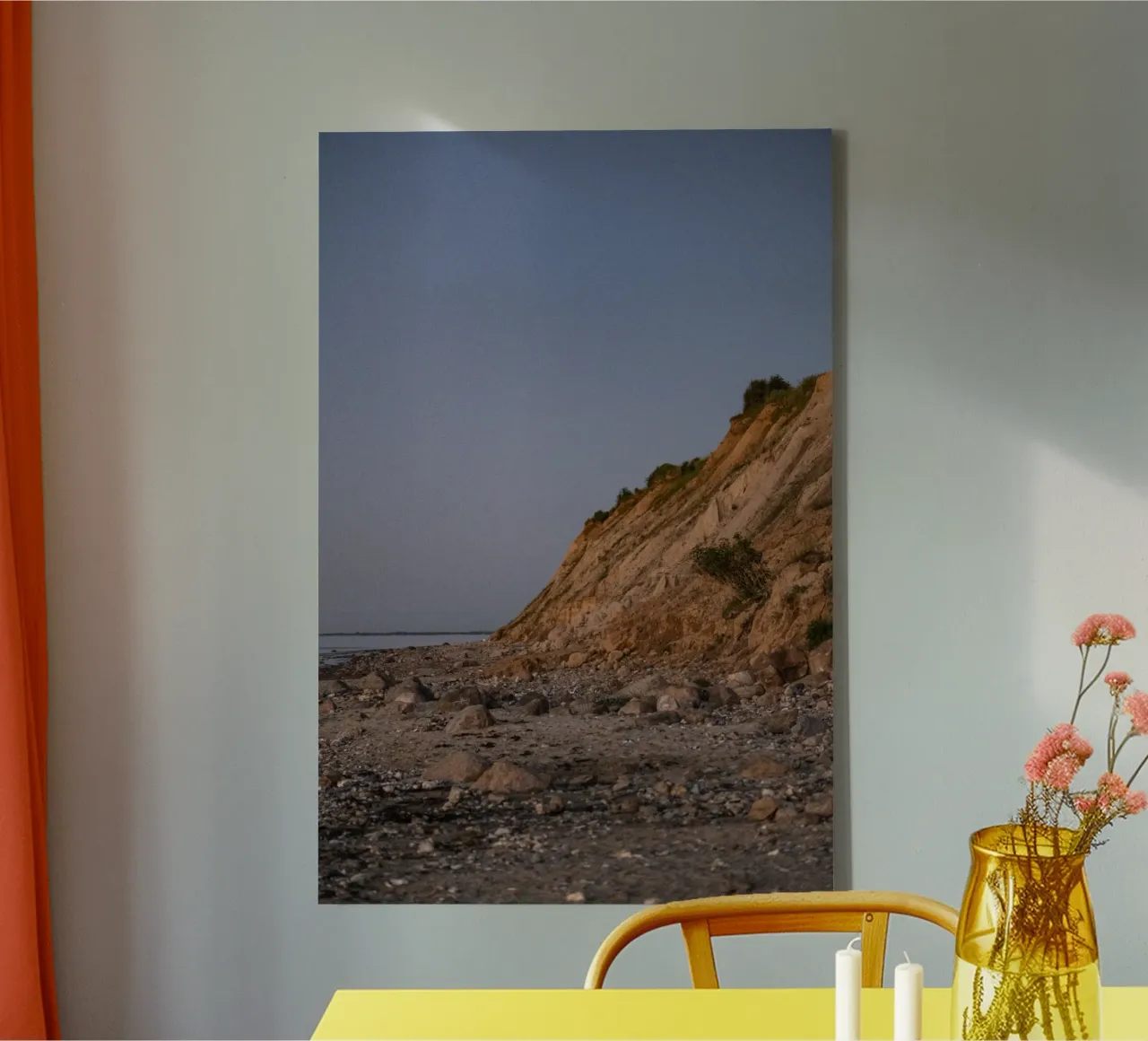 Felsen am Strand in der Dämmerung tela con Cornice a cassetta da Stina Freytag