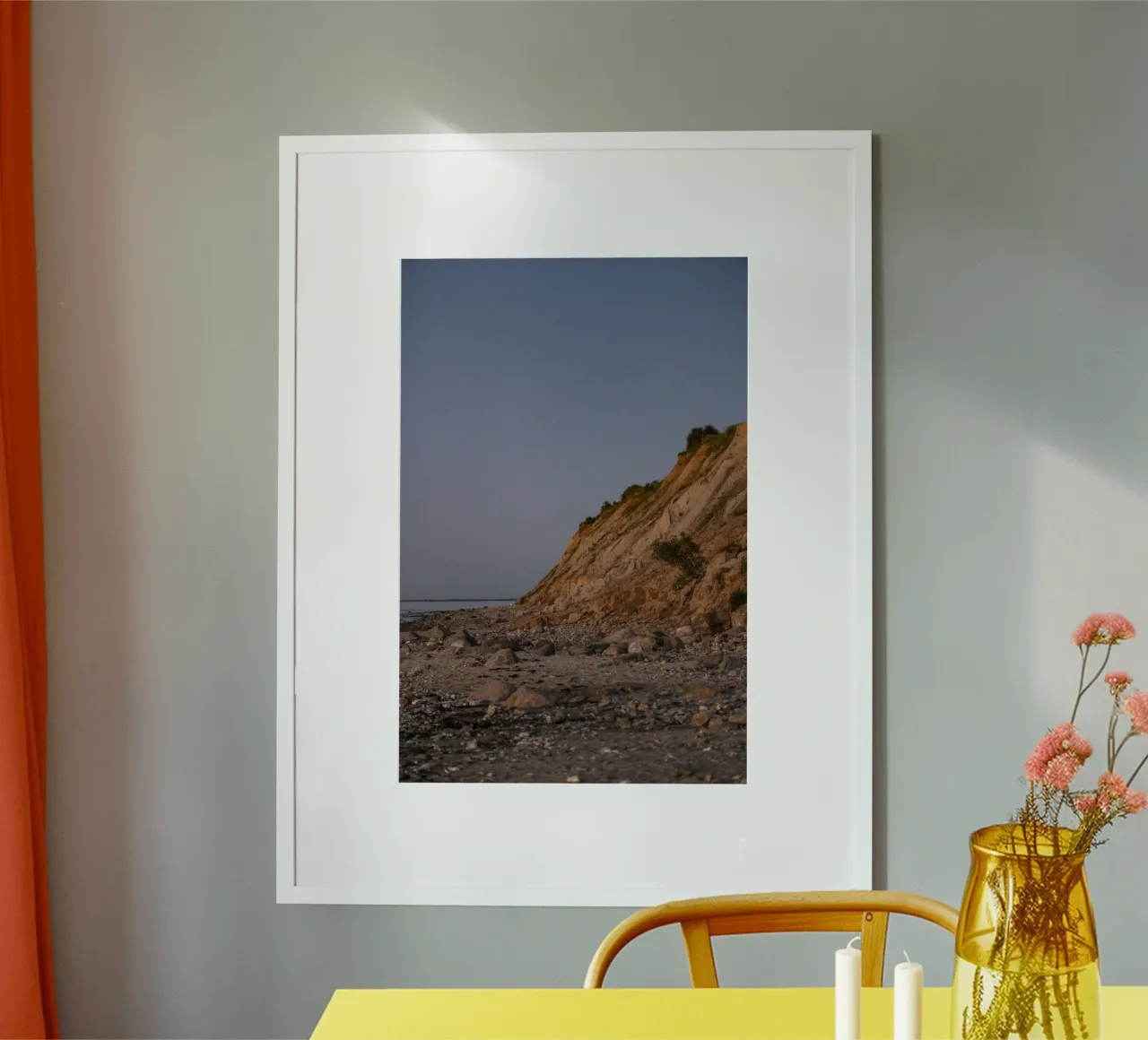 Felsen am Strand in der Dämmerung poster da Stina Freytag