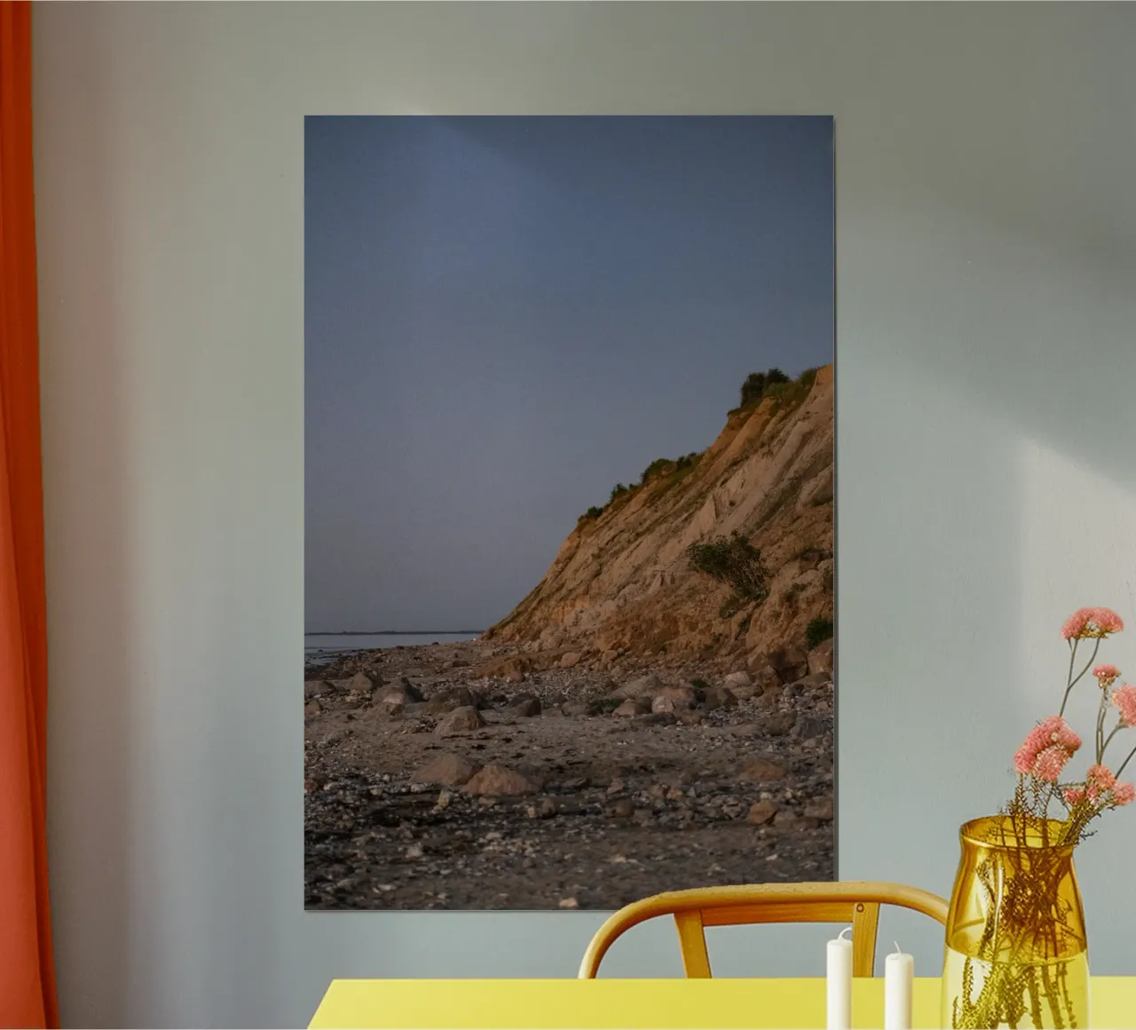 Felsen am Strand in der Dämmerung poster da Stina Freytag