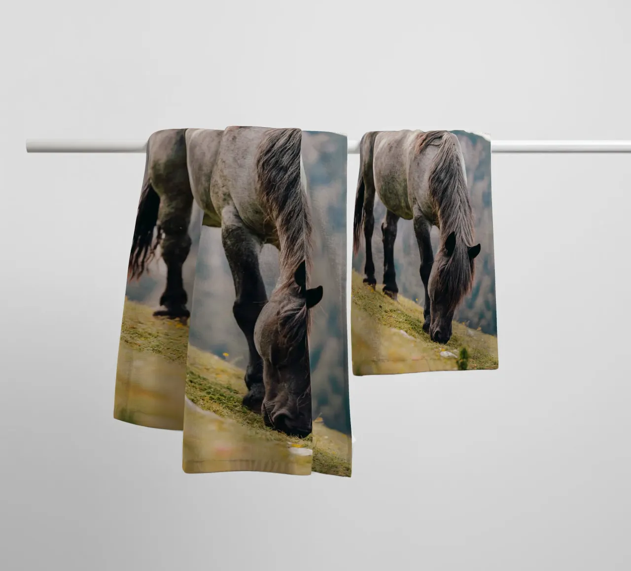 Pferd in Österreich aus einer Weide in den Bergen, Kaltblüte towel by Stina Freytag