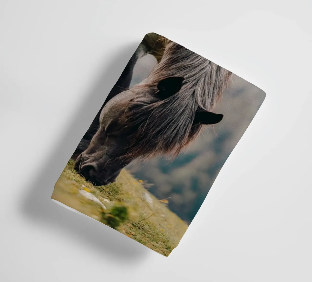 Pferd in Österreich aus einer Weide in den Bergen, Kaltblüte towel by Stina Freytag