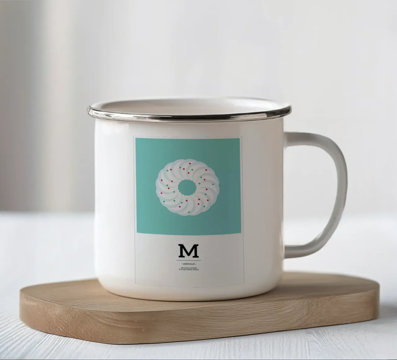 Food Alphabet Xmas Edition M tazza in smalto da BLAEK Design Studio