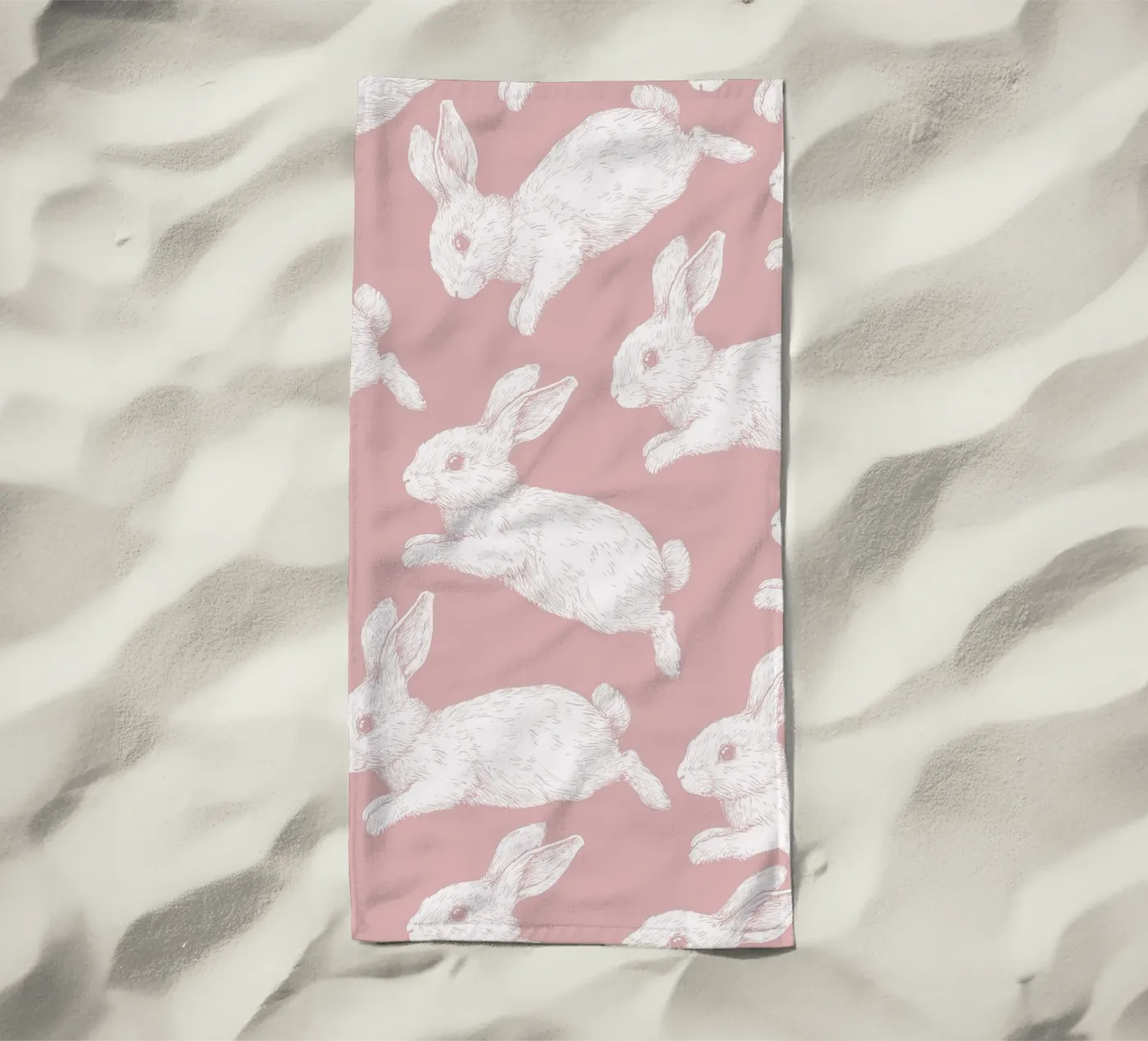 Wit konijnenpatroon strandhanddoek van Jungle Joy Art