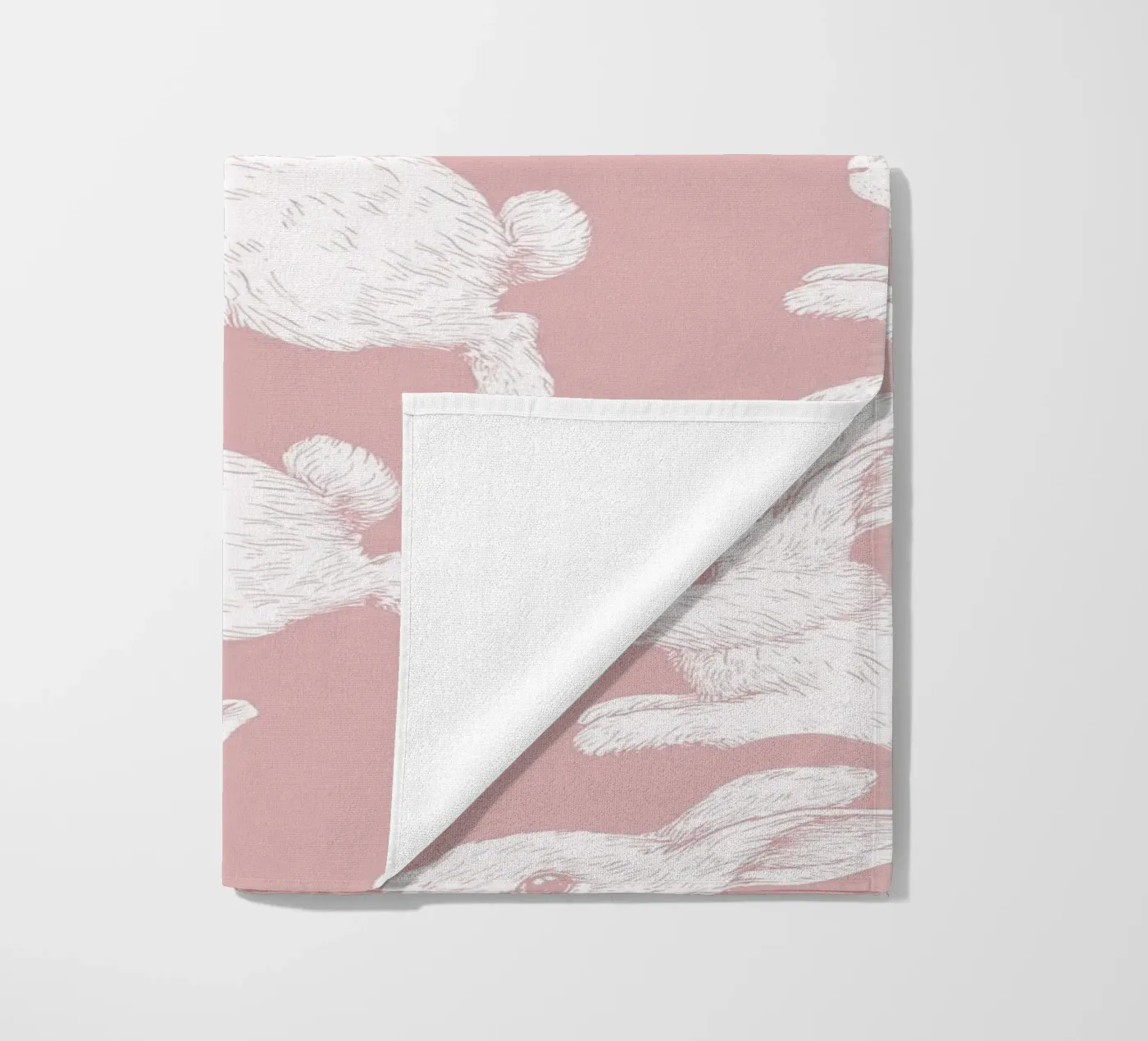 Wit konijnenpatroon strandhanddoek van Jungle Joy Art