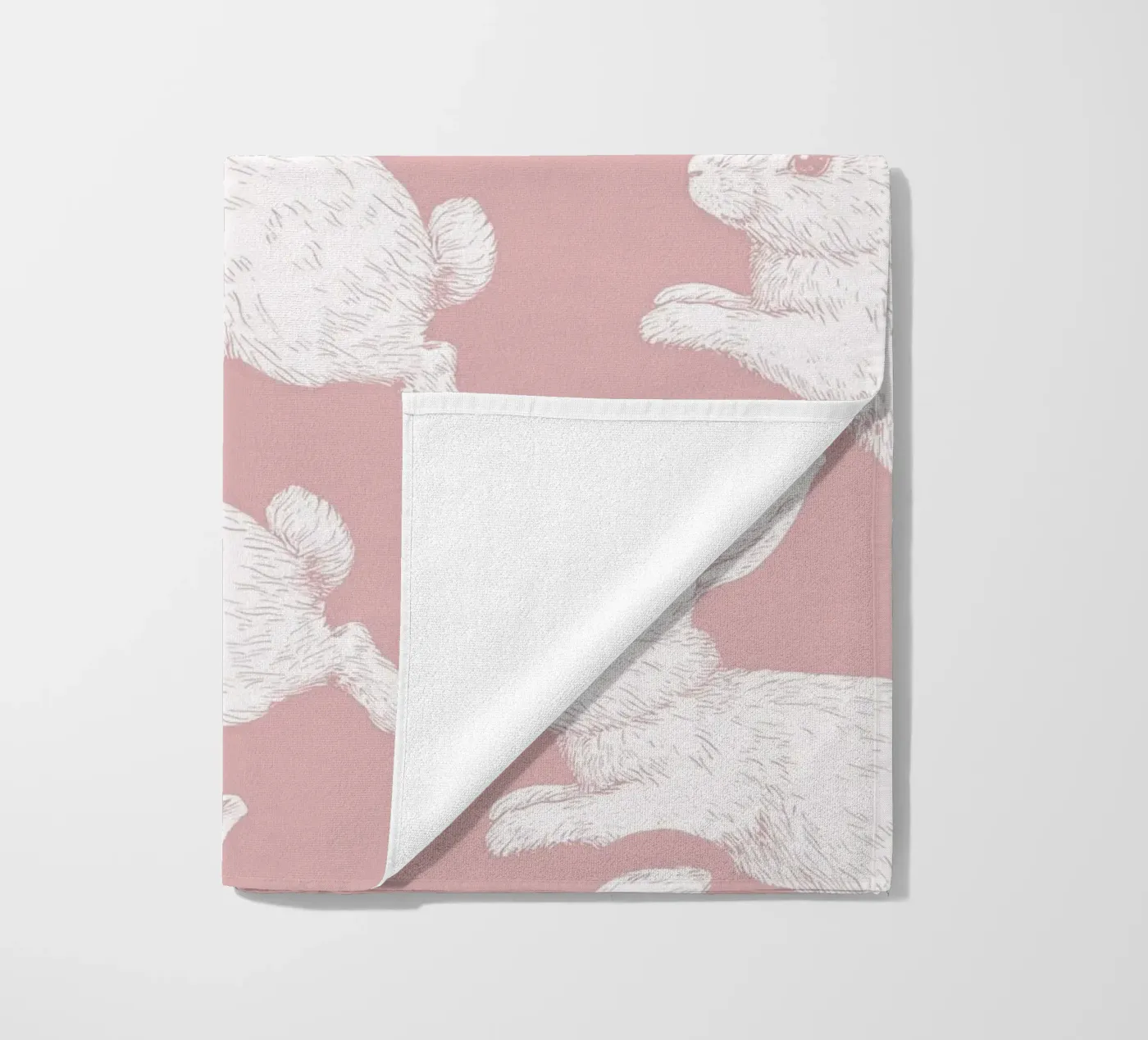 Wit konijnenpatroon strandhanddoek van Jungle Joy Art