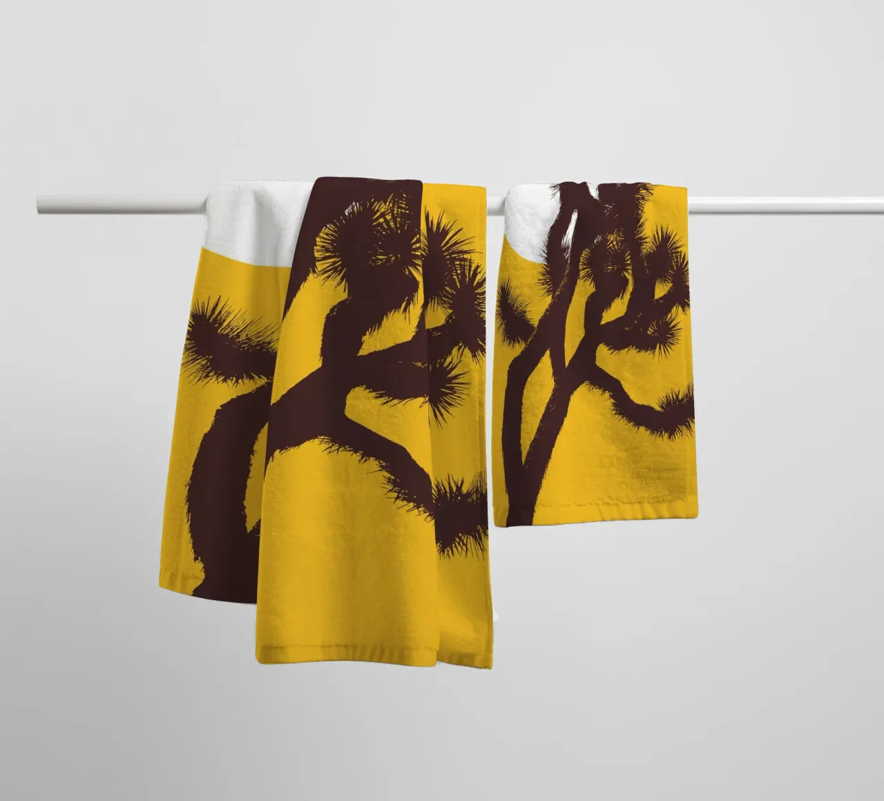 Joshua tree and the moon asciugamano da bagno da apoloprints