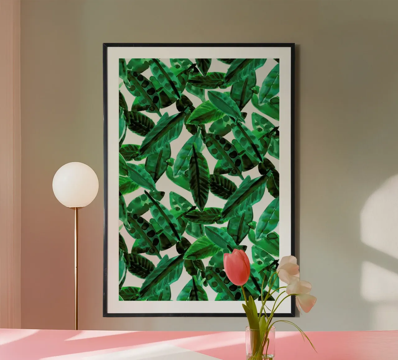 Small Palm Leaves poster con telaio in legno da Amy Sia
