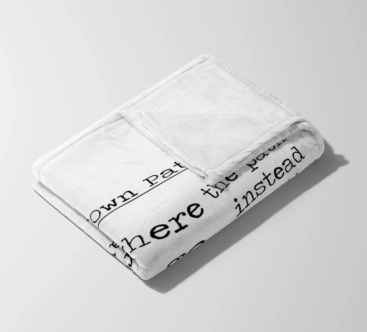 The path may lead. Leave a trail - Ralph Waldo Emerson Quote coperta in pile da Summer Soul Co. - Quotes