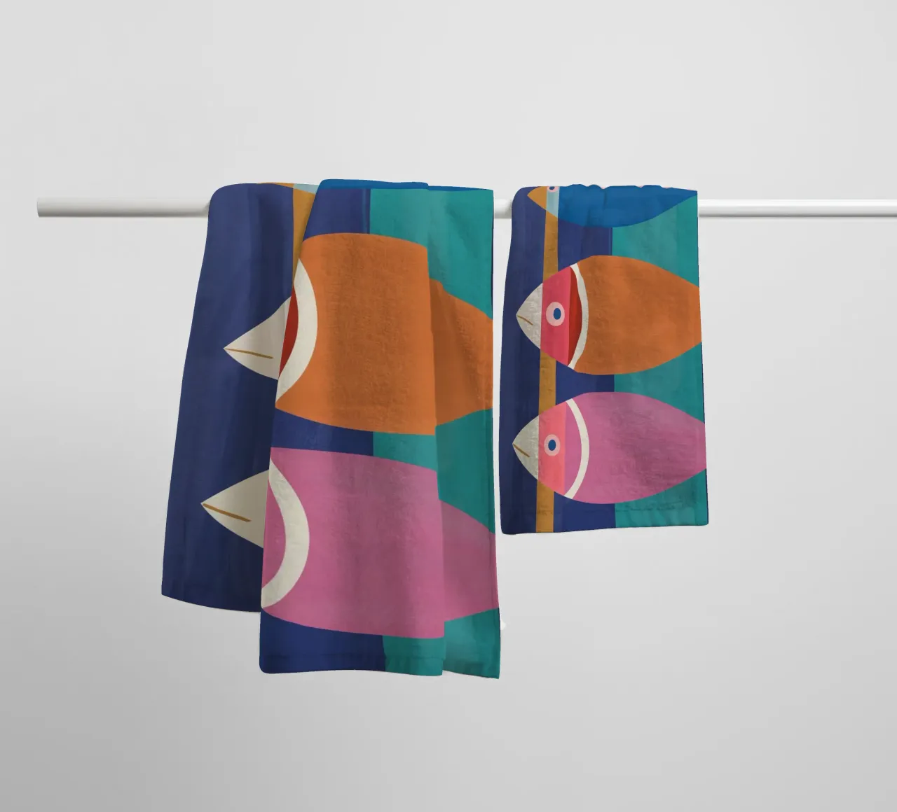 Kleurrijke abstracte vissen badhanddoek van Gaite