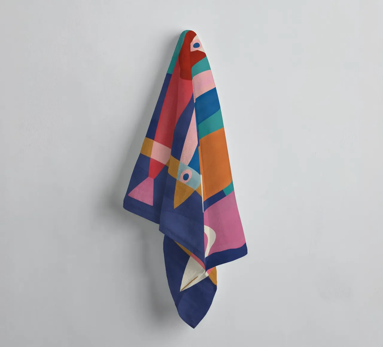 Kleurrijke abstracte vissen badhanddoek van Gaite