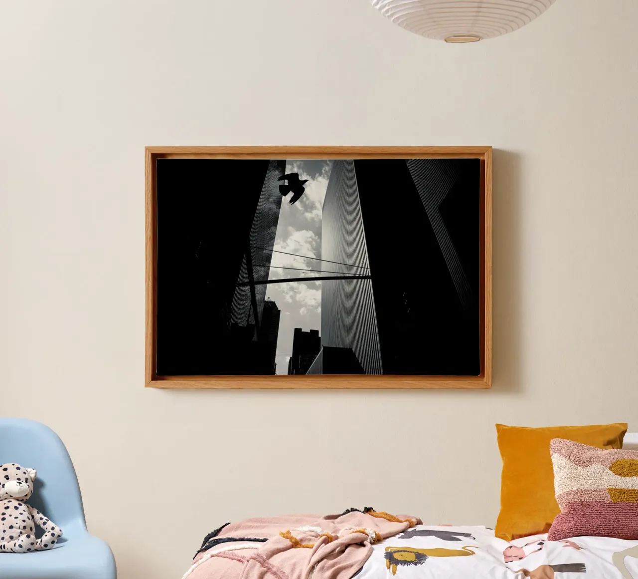 Bird in New York canvas met Baklijst van Flo Klein