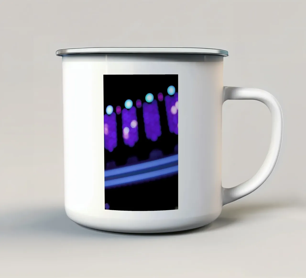 Light 2 tazza in smalto da Flo Klein